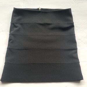 TOPSHOP BANDAGE MINI SKIRT STRETCH BLACK FEMININE FLATTERING SIZE 4